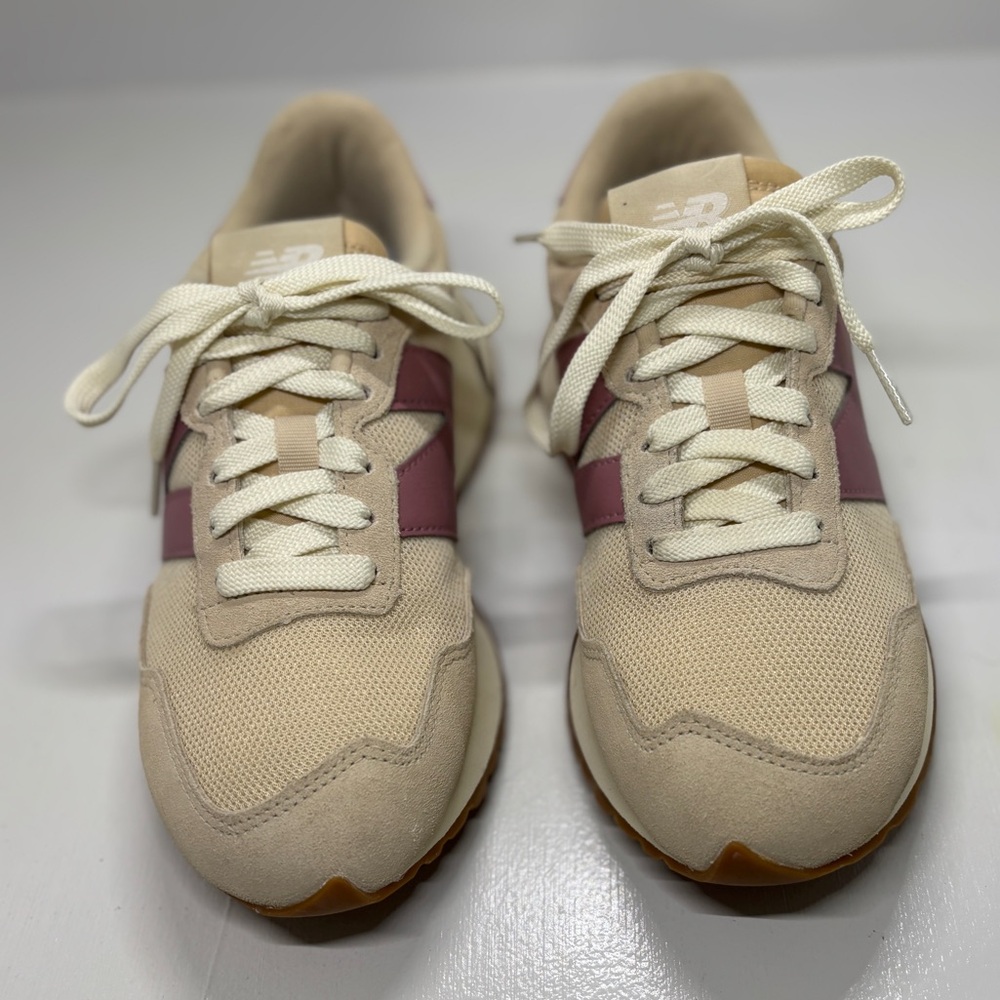 New Balance 237 Women's Cream and Pink Sneakers size 6.5 - Picture 3 of 10